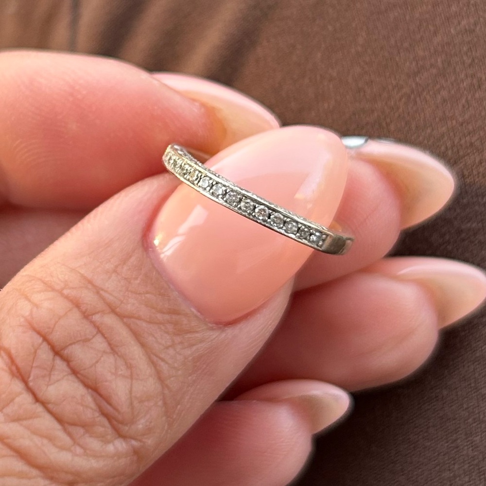 Elegant white gold ring 10k with diamonds